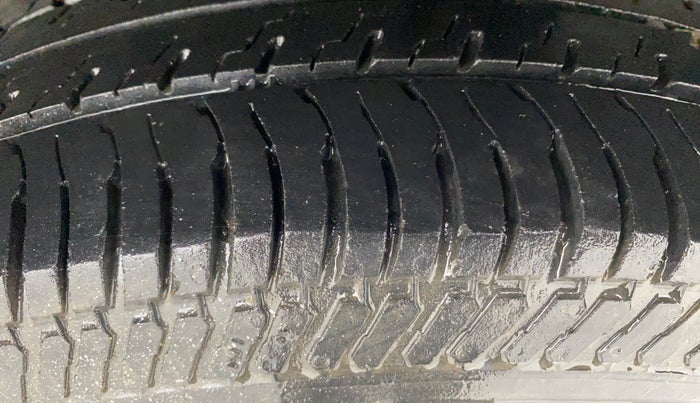 2017 Maruti Swift VXI, Petrol, Manual, 62,228 km, Left Rear Tyre Tread