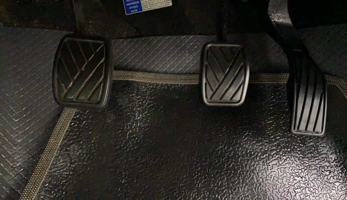 2017 Maruti Swift VXI, Petrol, Manual, 62,228 km, Pedals