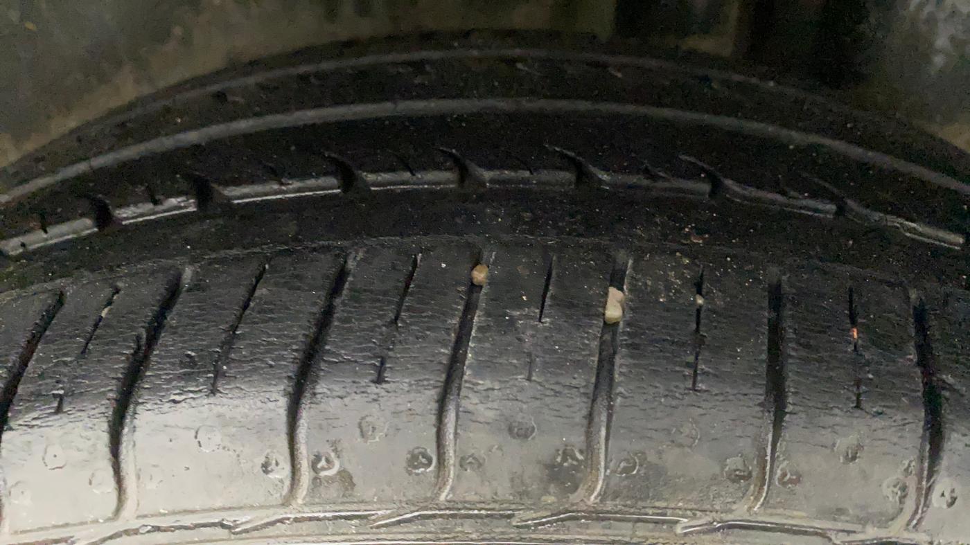 2017 Maruti Ciaz ZETA 1.4  AT PETROL, Petrol, Automatic, 42,218 km, Left Rear Tyre Tread