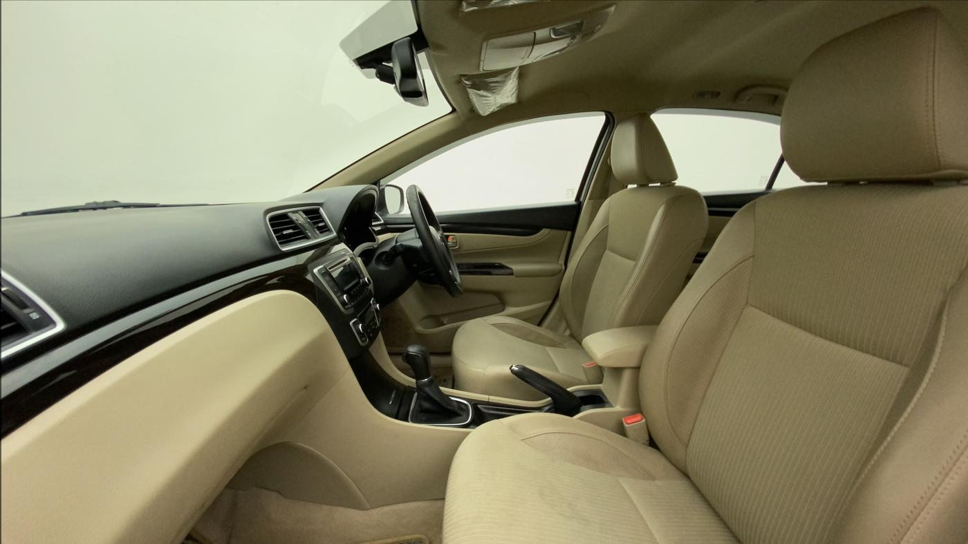 2017 Maruti Ciaz ZETA 1.4  AT PETROL, Petrol, Automatic, 42,218 km, Right Side Front Door Cabin