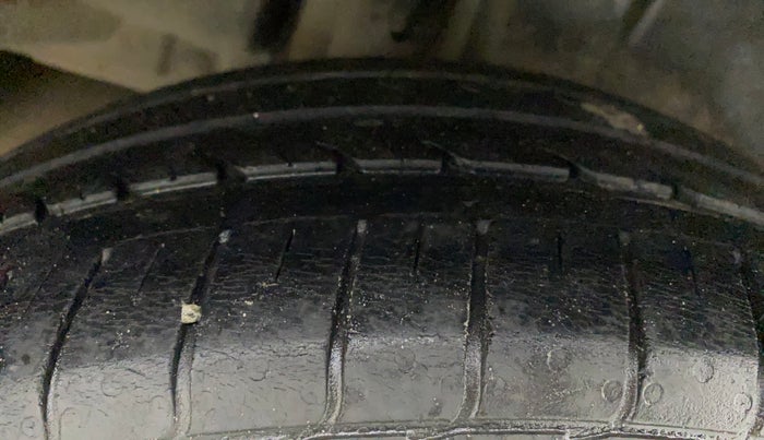 2017 Maruti Ciaz ZETA 1.4  AT PETROL, Petrol, Automatic, 42,218 km, Right Rear Tyre Tread
