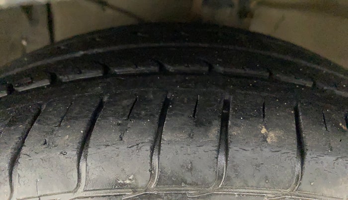 2017 Maruti Ciaz ZETA 1.4  AT PETROL, Petrol, Automatic, 42,218 km, Left Front Tyre Tread