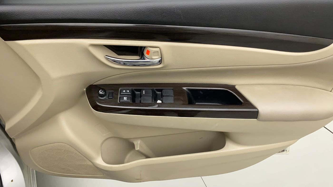 2017 Maruti Ciaz ZETA 1.4  AT PETROL, Petrol, Automatic, 42,218 km, Driver Side Door Panels Control