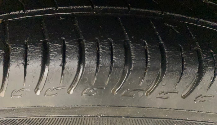 2020 Maruti S PRESSO VXI AMT, Petrol, Automatic, 42,891 km, Right Front Tyre Tread