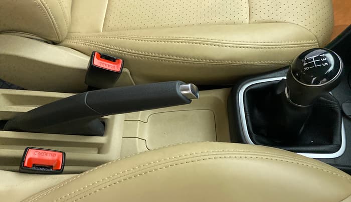 2018 Volkswagen Ameo HIGHLINE PLUS 1.0, Petrol, Manual, 9,087 km, Gear Lever