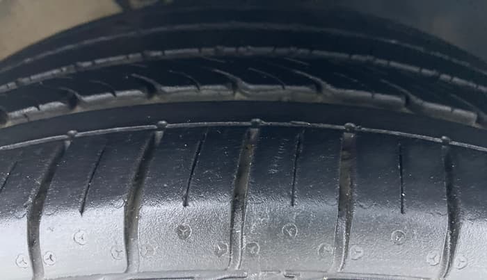 2018 Volkswagen Ameo HIGHLINE PLUS 1.0, Petrol, Manual, 9,087 km, Right Front Tyre Tread