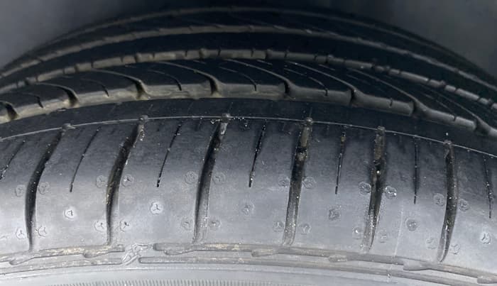 2018 Volkswagen Ameo HIGHLINE PLUS 1.0, Petrol, Manual, 9,087 km, Left Rear Tyre Tread