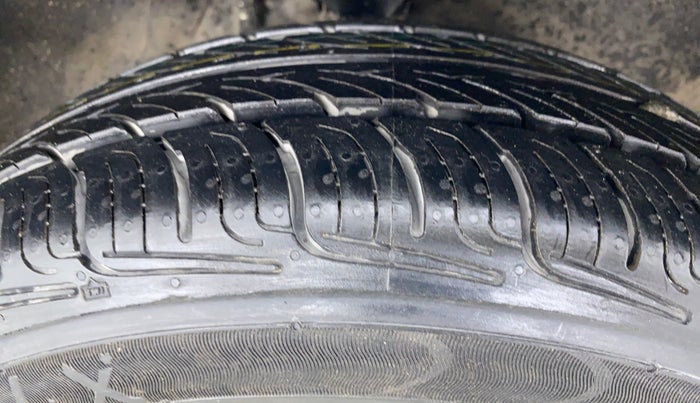 2014 Maruti Alto K10 VXI P, Petrol, Manual, 62,730 km, Right Front Tyre Tread