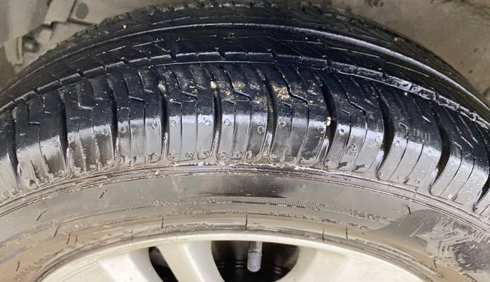 2014 Maruti Swift Dzire ZXI, Petrol, Manual, 39,182 km, Left Front Tyre Tread