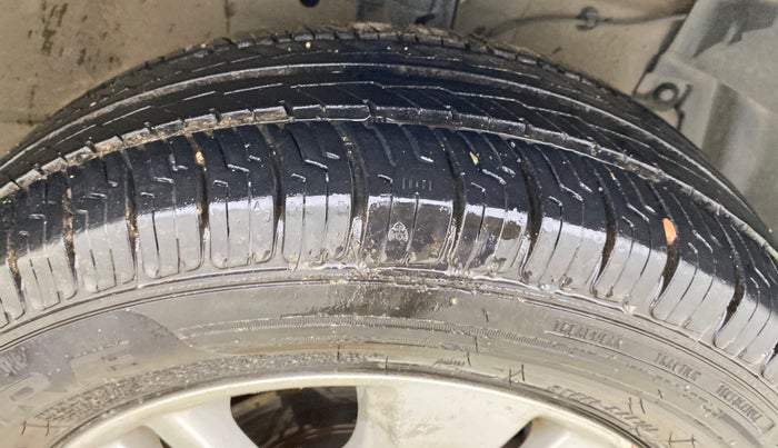 2014 Maruti Swift Dzire ZXI, Petrol, Manual, 39,182 km, Right Front Tyre Tread