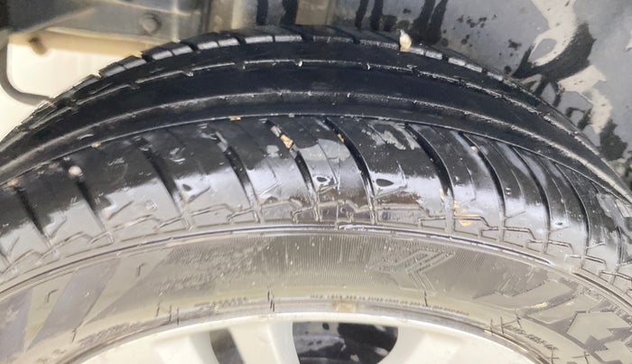 2014 Maruti Swift Dzire ZXI, Petrol, Manual, 39,182 km, Right Rear Tyre Tread