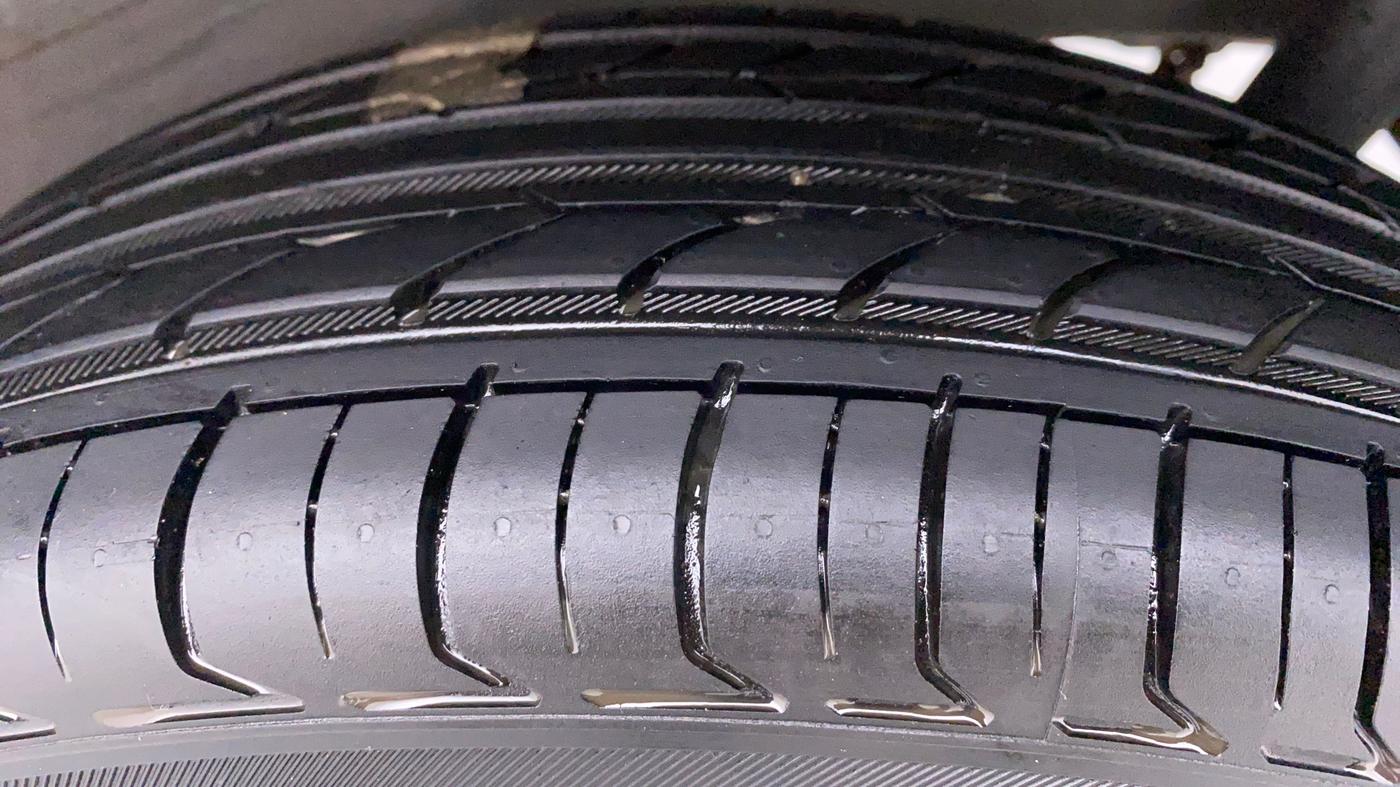 2013 Maruti Wagon R Stingray VXI, Petrol, Manual, 30,959 km, Left Rear Tyre Tread