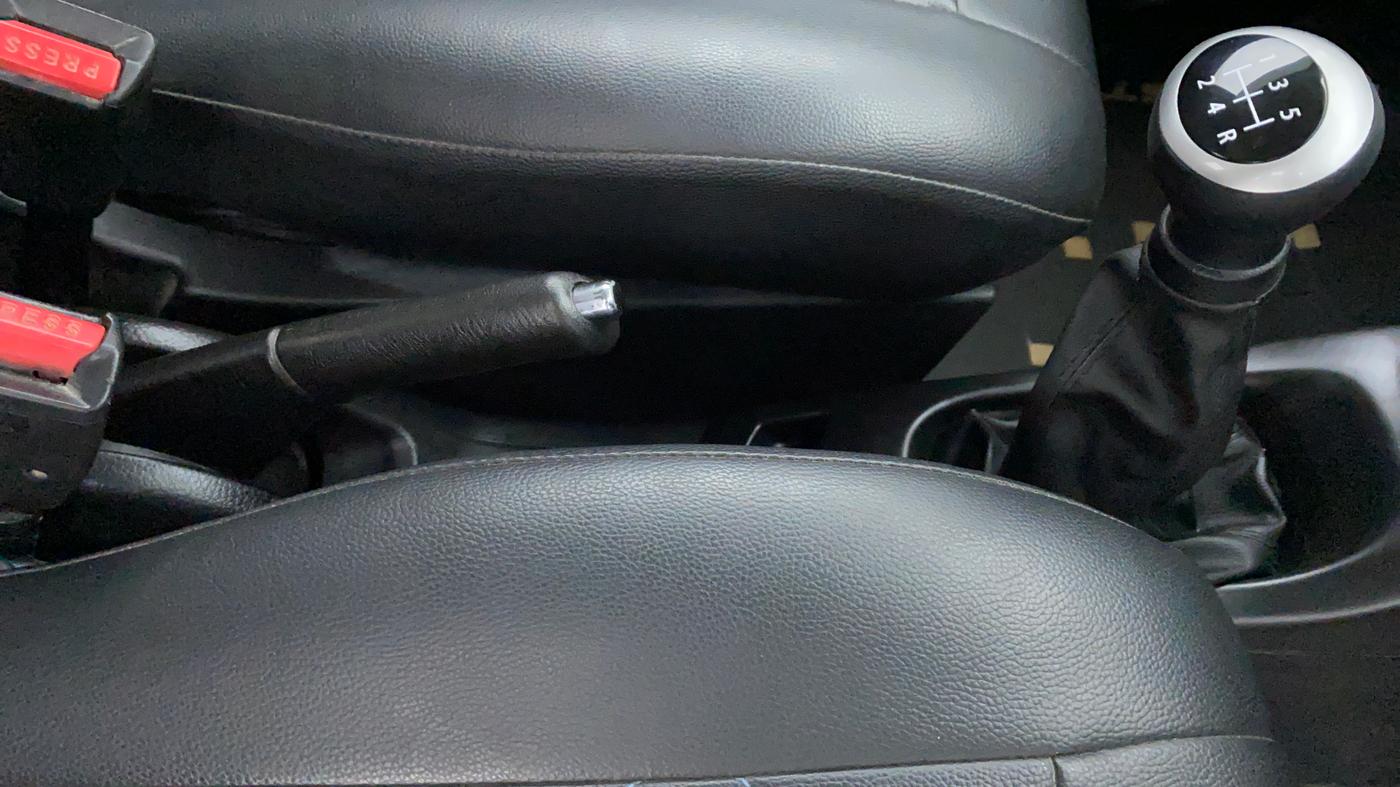 2013 Maruti Wagon R Stingray VXI, Petrol, Manual, 30,959 km, Gear Lever