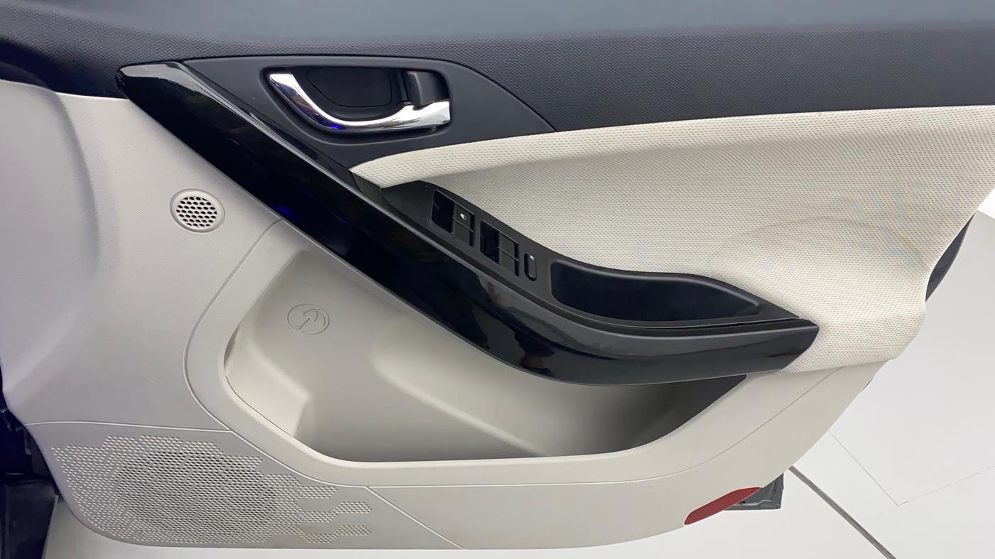 2022 Tata NEXON XZ PLUS (HS) DIESEL, Diesel, Manual, 34,507 km, Driver Side Door Panels Control