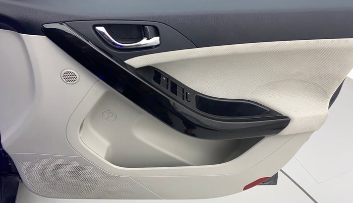 2022 Tata NEXON XZ PLUS (HS) DIESEL, Diesel, Manual, 34,507 km, Driver Side Door Panels Control