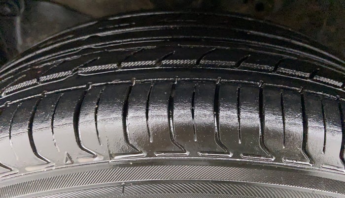 2013 Honda Amaze 1.2 SMT I VTEC, Petrol, Manual, 47,648 km, Left Front Tyre Tread