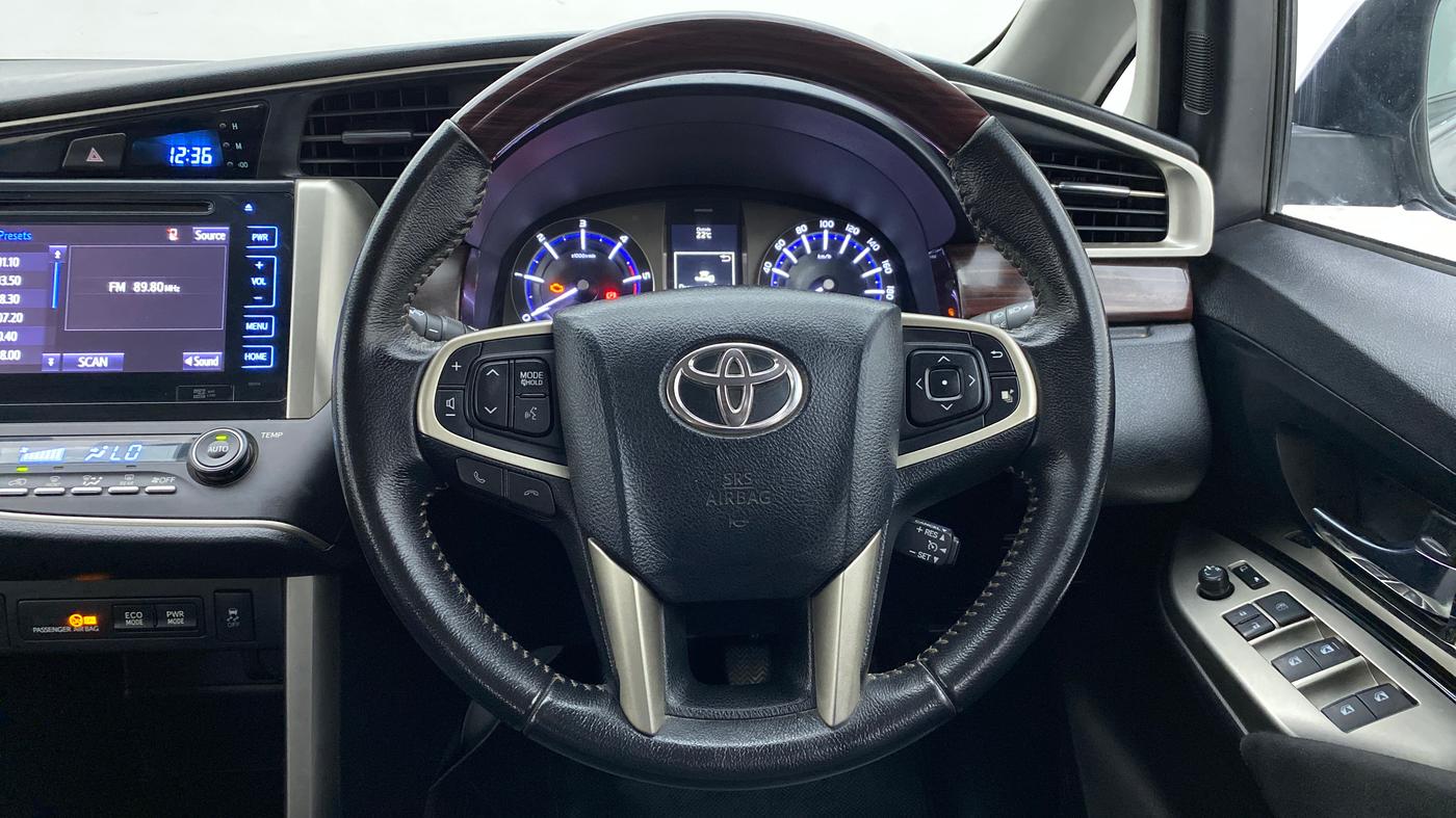 2017 Toyota Innova Crysta 2.4 ZX 7 STR, Diesel, Manual, 42,603 km, Steering Wheel Close Up