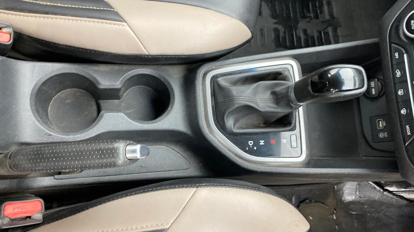 2016 Hyundai Creta SX PLUS AT 1.6 PETROL, Petrol, Automatic, 1,10,632 km, Gear Lever