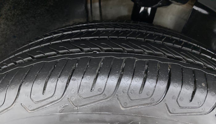 2022 Volkswagen TAIGUN HIGHLINE 1.0 TSI AT, Petrol, Automatic, 6,211 km, Right Front Tyre Tread