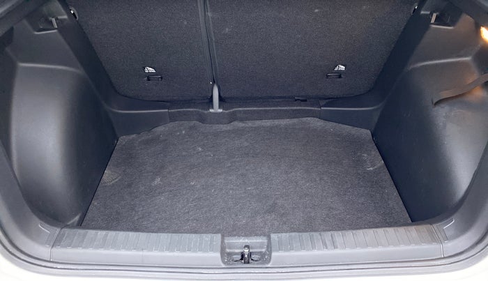 2022 Volkswagen TAIGUN HIGHLINE 1.0 TSI AT, Petrol, Automatic, 6,211 km, Boot Inside