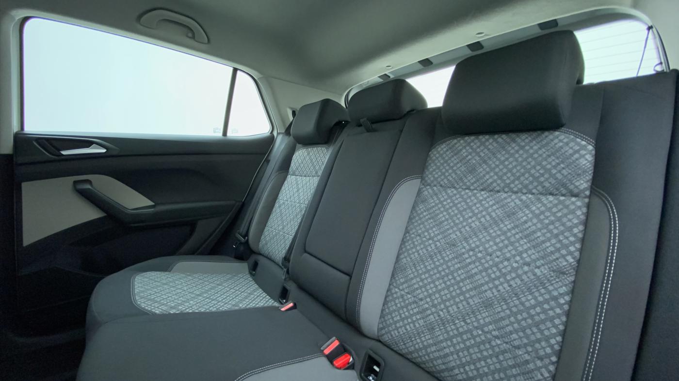 2022 Volkswagen TAIGUN HIGHLINE 1.0 TSI AT, Petrol, Automatic, 6,211 km, Right Side Rear Door Cabin
