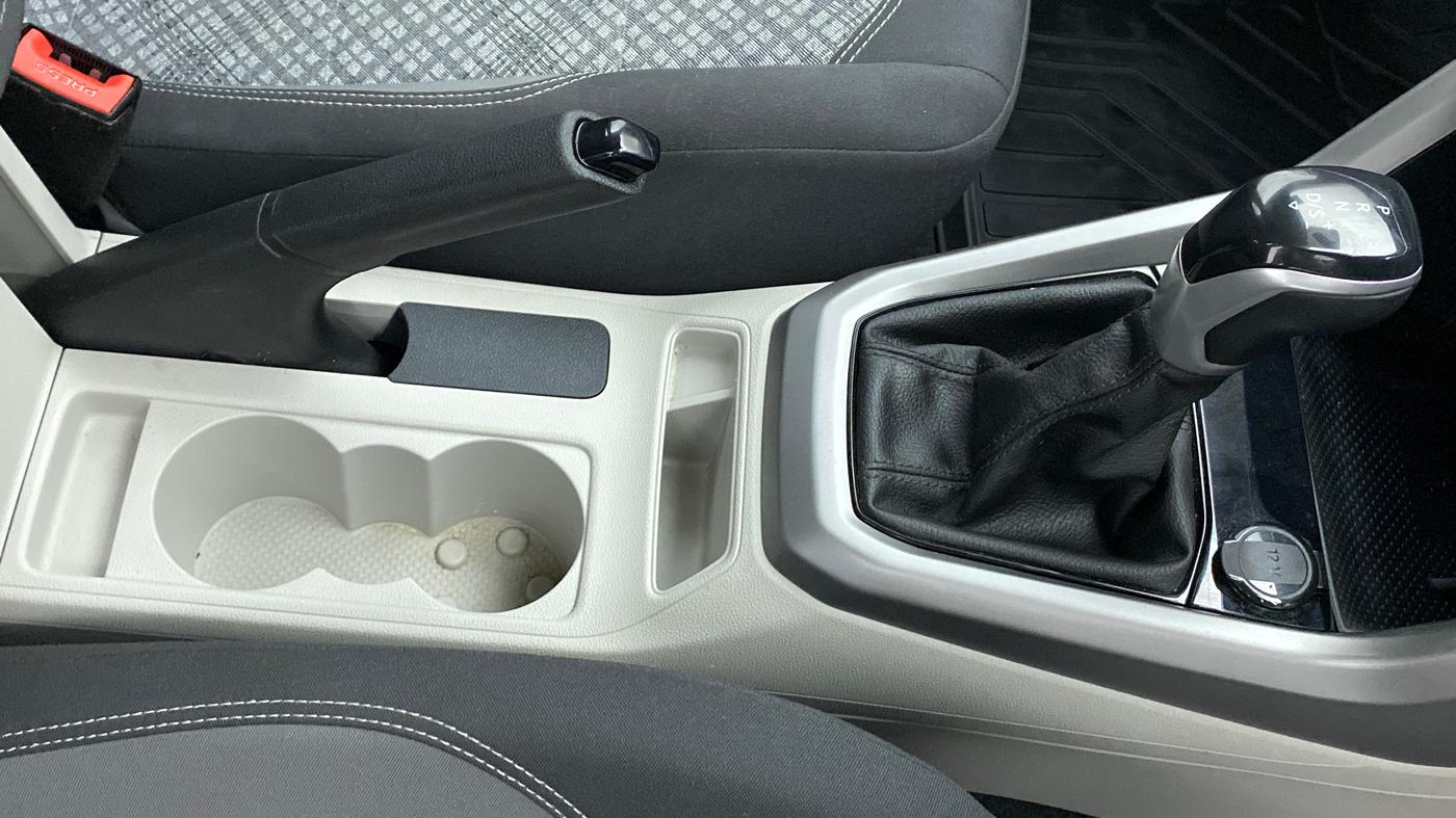 2022 Volkswagen TAIGUN HIGHLINE 1.0 TSI AT, Petrol, Automatic, 6,211 km, Gear Lever