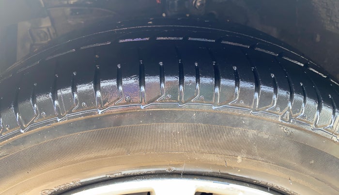 2017 Maruti Ciaz DELTA 1.4 MT PETROL, Petrol, Manual, 75,177 km, Left Front Tyre Tread