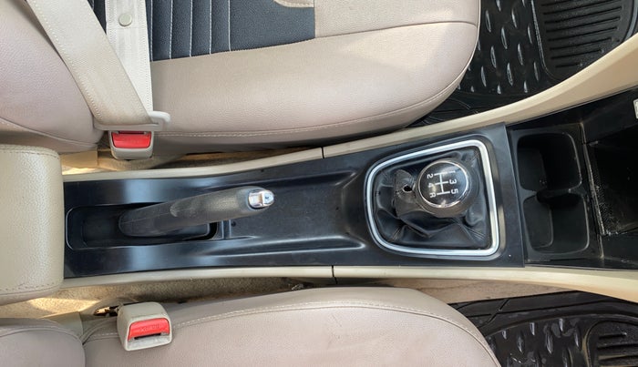 2017 Maruti Ciaz DELTA 1.4 MT PETROL, Petrol, Manual, 75,177 km, Gear Lever