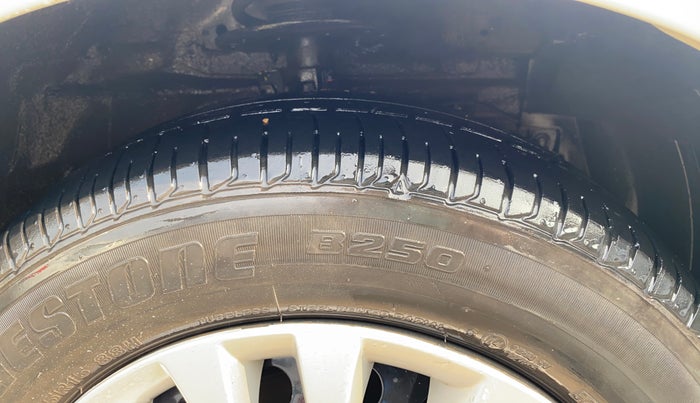 2017 Maruti Ciaz DELTA 1.4 MT PETROL, Petrol, Manual, 75,177 km, Right Front Tyre Tread