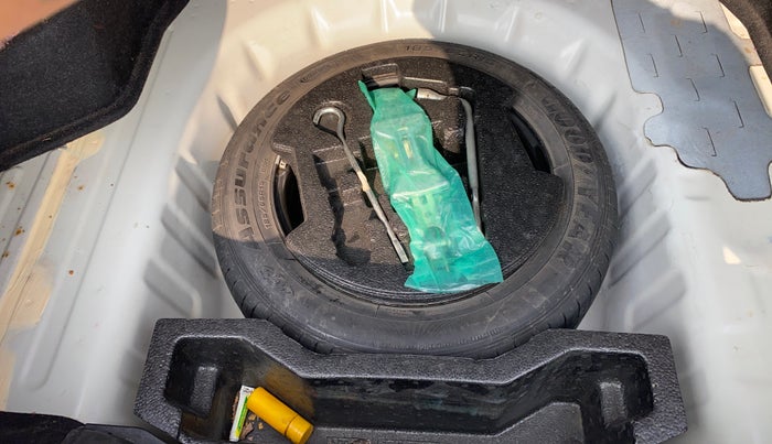 2017 Maruti Ciaz DELTA 1.4 MT PETROL, Petrol, Manual, 75,177 km, Spare Tyre