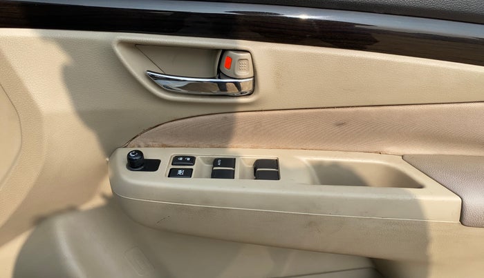 2017 Maruti Ciaz DELTA 1.4 MT PETROL, Petrol, Manual, 75,177 km, Driver Side Door Panels Control