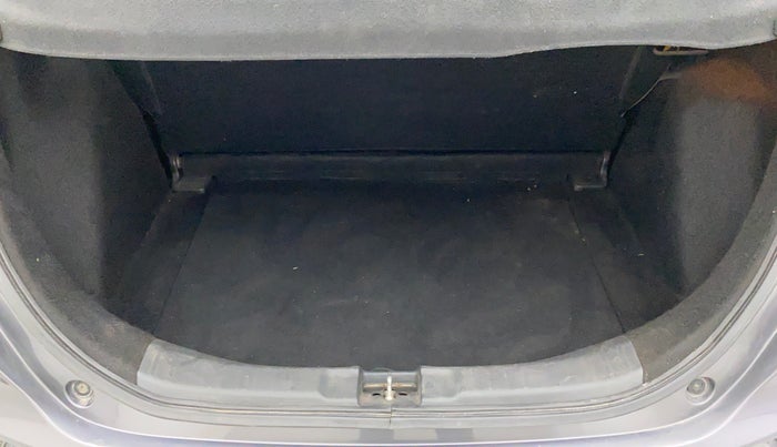 2018 Honda Jazz 1.2 V AT, Petrol, Automatic, 36,317 km, Boot Inside