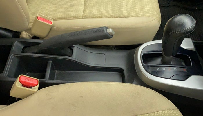 2018 Honda Jazz 1.2 V AT, Petrol, Automatic, 36,317 km, Gear Lever