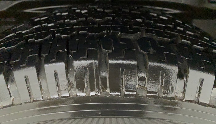 2020 Tata Hexa Varicor 400 XMA, Diesel, Automatic, 10,032 km, Right Front Tyre Tread