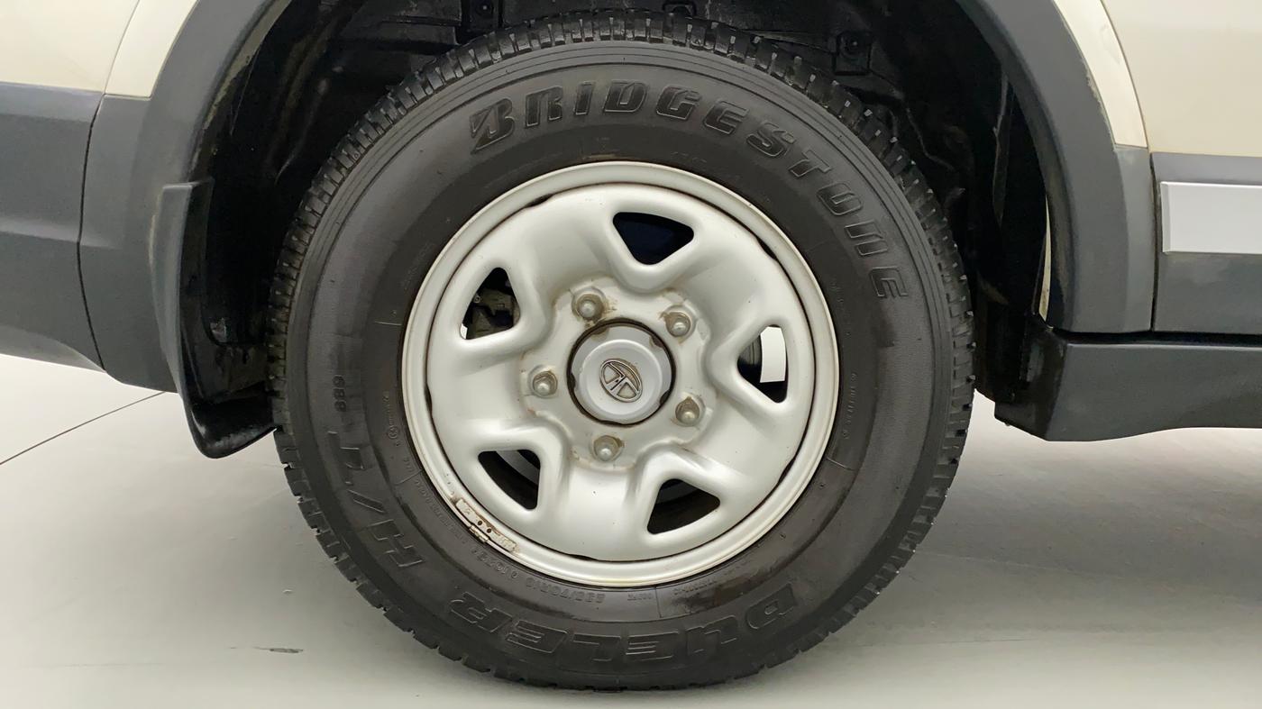 2020 Tata Hexa Varicor 400 XMA, Diesel, Automatic, 10,032 km, Right Rear Wheel