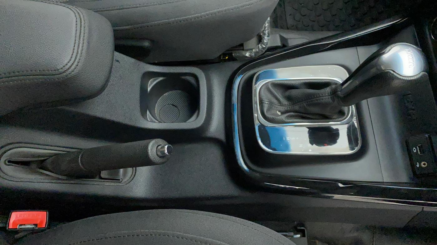 2020 Tata Hexa Varicor 400 XMA, Diesel, Automatic, 10,032 km, Gear Lever