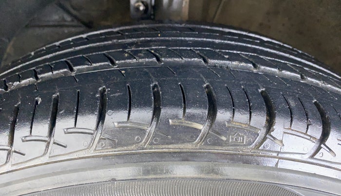 2016 Maruti Baleno DELTA PETROL 1.2, Petrol, Manual, 41,373 km, Left Front Tyre Tread