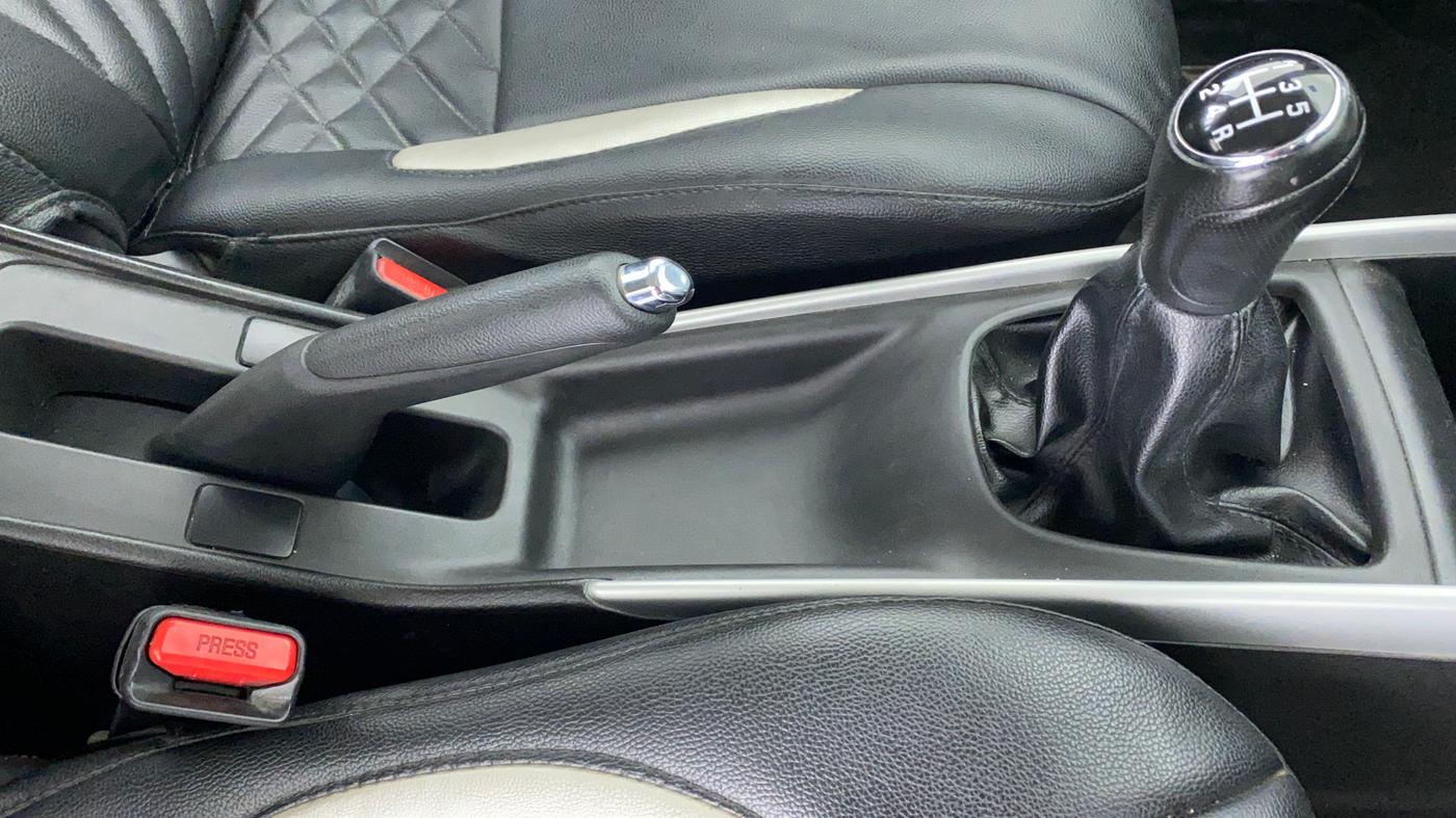 2016 Maruti Baleno DELTA PETROL 1.2, Petrol, Manual, 41,373 km, Gear Lever