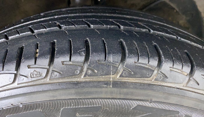 2016 Maruti Baleno DELTA PETROL 1.2, Petrol, Manual, 41,373 km, Right Front Tyre Tread