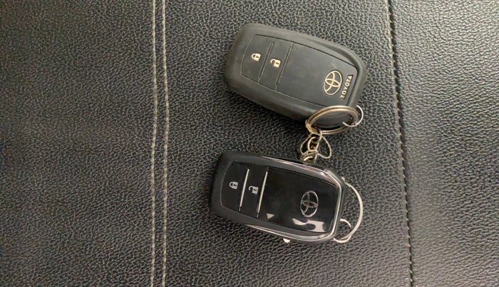 2016 Toyota Innova Crysta 2.4 VX 7 STR, Diesel, Manual, 68,815 km, Key Close Up