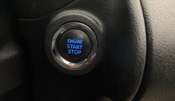 2016 Toyota Innova Crysta 2.4 VX 7 STR, Diesel, Manual, 68,815 km, Keyless Start/ Stop Button