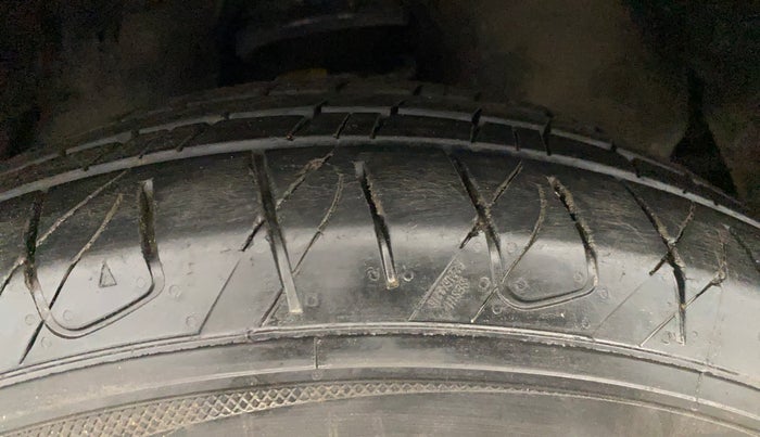 2016 Toyota Innova Crysta 2.4 VX 7 STR, Diesel, Manual, 68,815 km, Right Front Tyre Tread