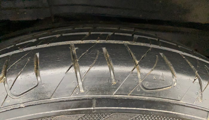 2016 Toyota Innova Crysta 2.4 VX 7 STR, Diesel, Manual, 68,815 km, Right Rear Tyre Tread