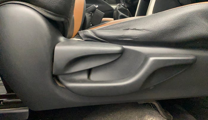 2016 Toyota Innova Crysta 2.4 VX 7 STR, Diesel, Manual, 68,815 km, Driver Side Adjustment Panel