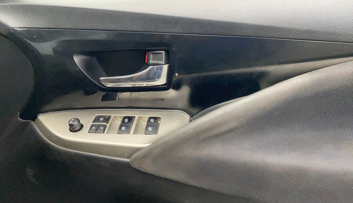 2016 Toyota Innova Crysta 2.4 VX 7 STR, Diesel, Manual, 68,815 km, Driver Side Door Panels Control