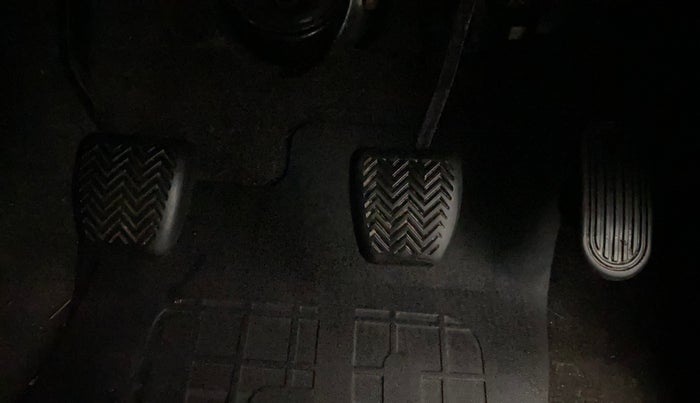 2016 Toyota Innova Crysta 2.4 VX 7 STR, Diesel, Manual, 68,815 km, Pedals