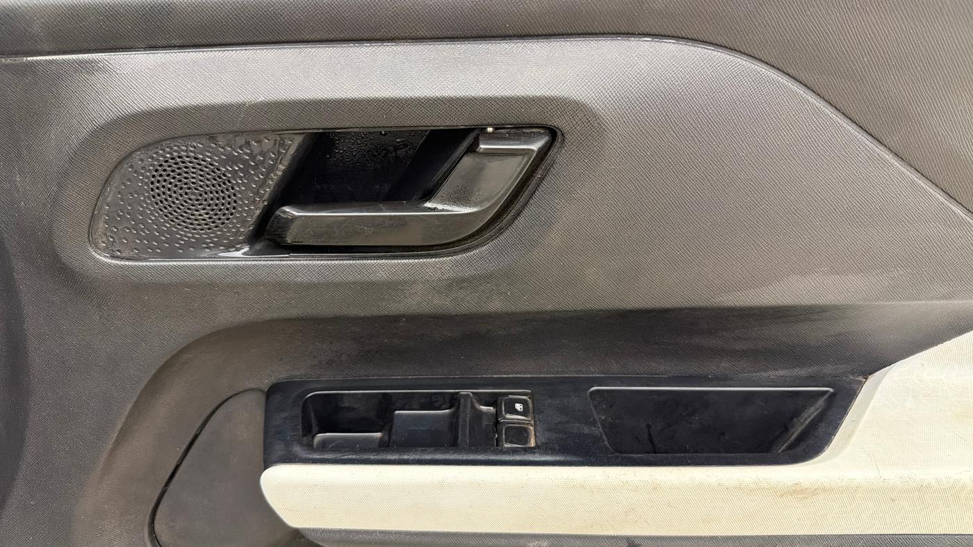 2022 Tata PUNCH PURE MT, Petrol, Manual, 18,448 km, Driver Side Door Panels Control
