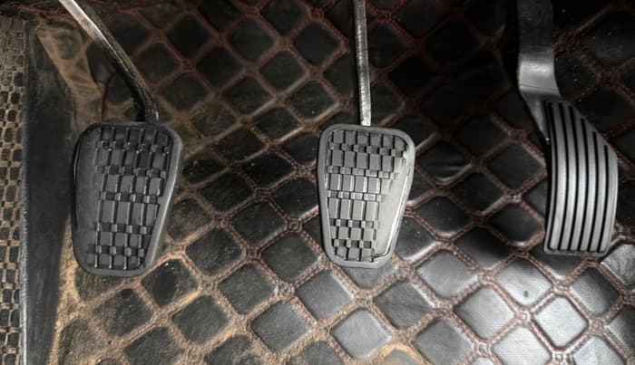 2022 Tata PUNCH PURE MT, Petrol, Manual, 18,448 km, Pedals