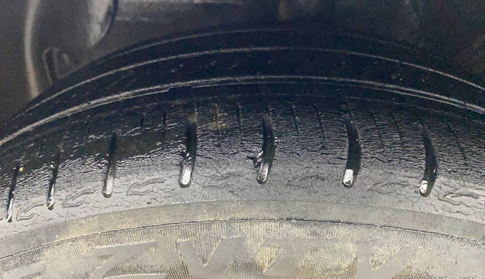 2021 Hyundai GRAND I10 NIOS ASTA AMT 1.2 KAPPA VTVT, Petrol, Automatic, 30,039 km, Left Front Tyre Tread