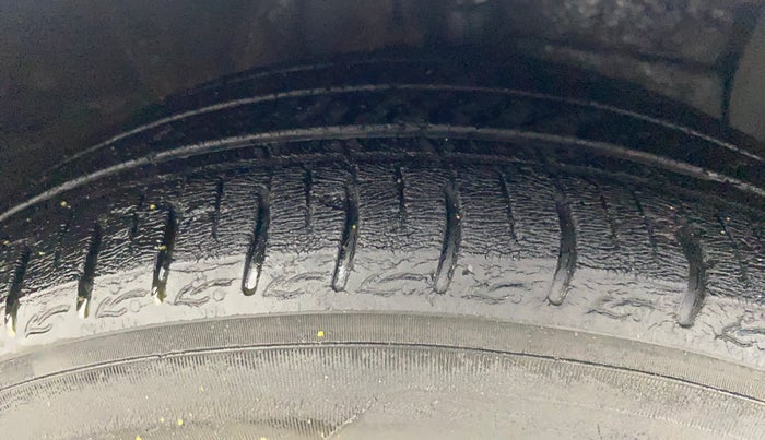 2021 Hyundai GRAND I10 NIOS ASTA AMT 1.2 KAPPA VTVT, Petrol, Automatic, 30,039 km, Right Front Tyre Tread